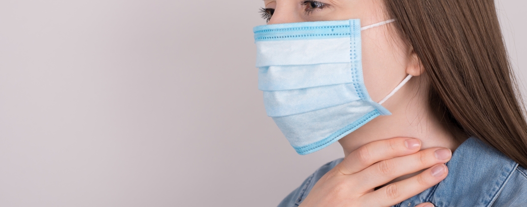 Port du masque et prévention des problèmes de voix et de gorge 