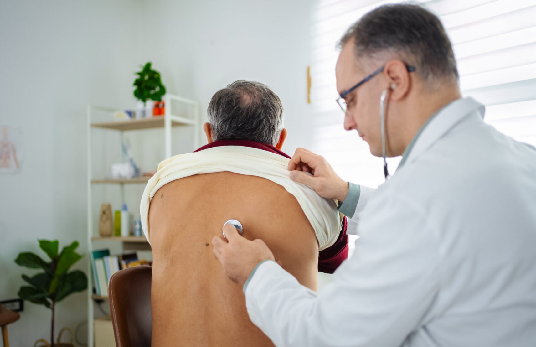 caring-doctor-examines-patient-in-cozy-medical-off-2026-01-05-00-15-43-utc-aspect-ratio-1712-1108